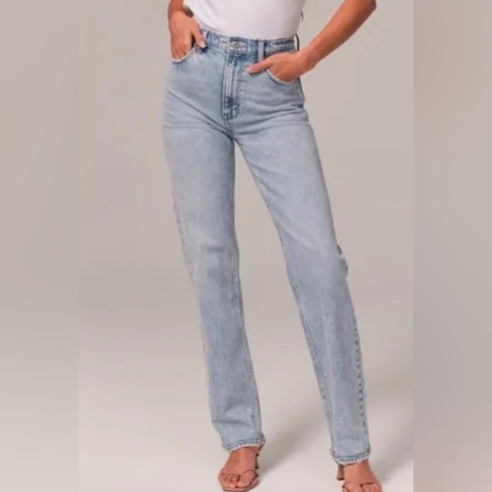 Abercrombie The 90’s Straight Ultra High Rise Jeans